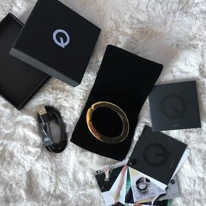 Battery back up bracelet lightning connection